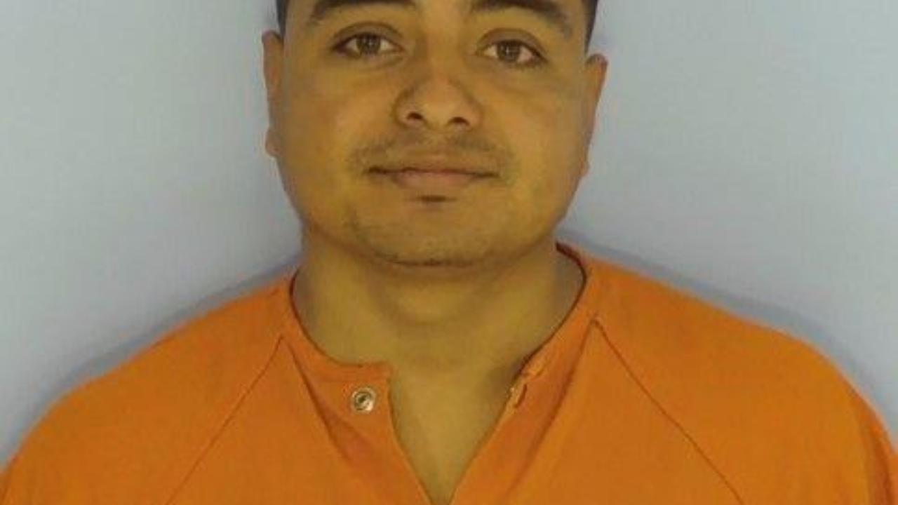 Hernandez Cruz, Valentin charged with Attach Registration License Plate Not Assigned; OPERATE MOTOR VEHICLE W/O VALID LIC 2ND CONV