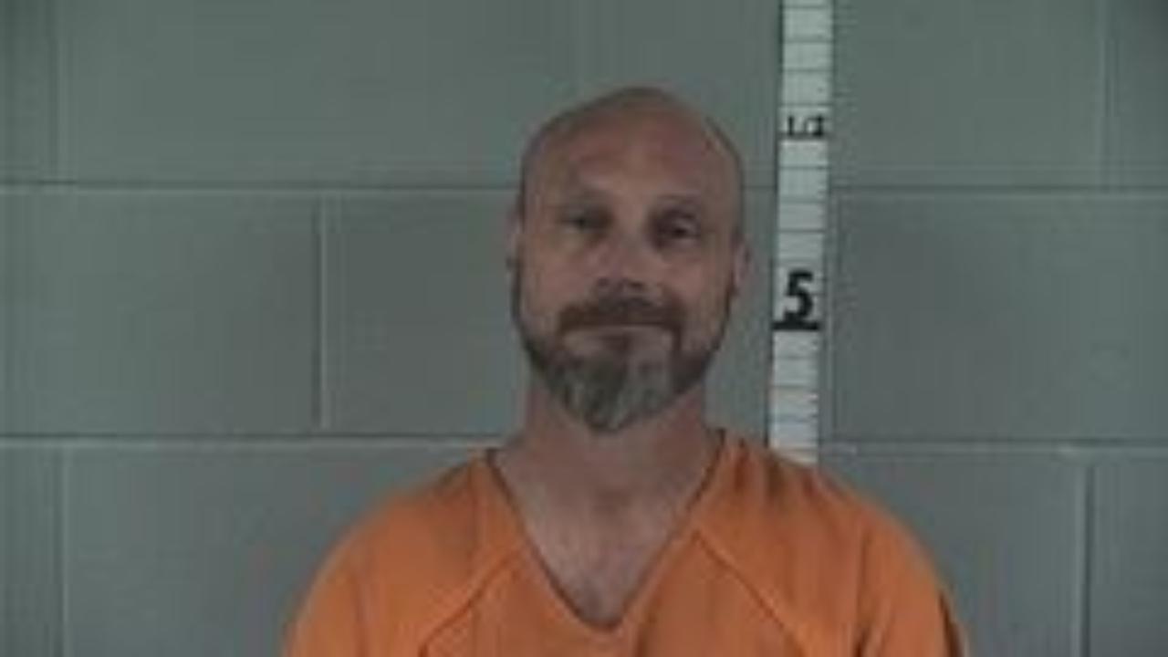 DAVENPORT, JASON charged with Operating motor vehicle while license suspended or revoked