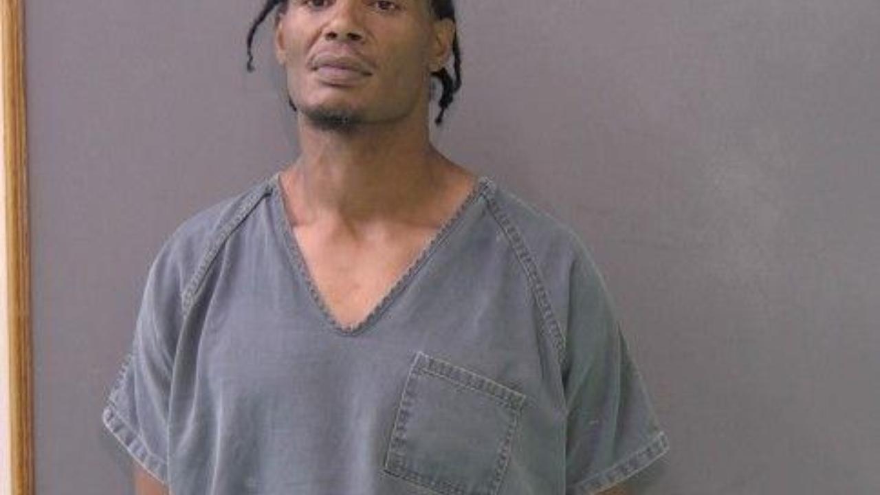 Floyd, Herbert Paris Junior Charged with PC 38.04(b)(2)(A) / Evading Arrest Det W/Veh; HSC481.115(b)/POSS CS PG 1/1-B <1G; 46.02b Unl Carrying Weapon