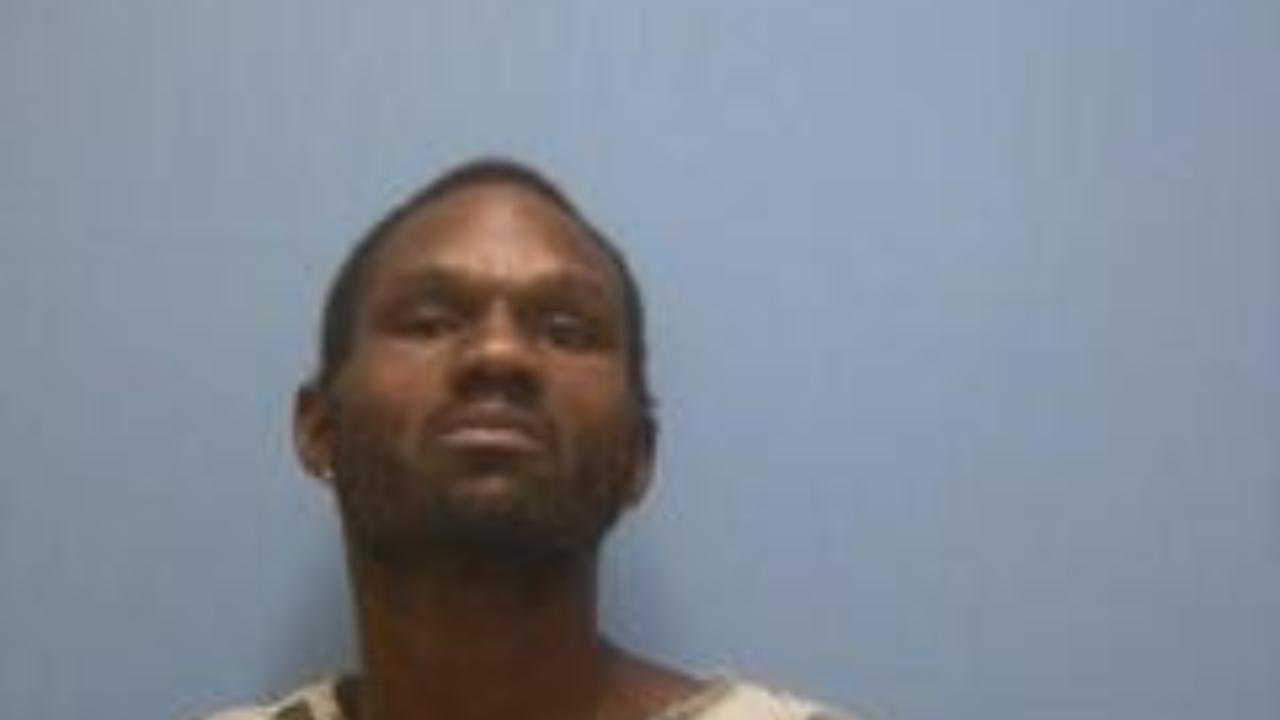 Oliver, Artez D Charged with Possess Instrument of Crime; Fail to Reg Sex Off-Felony; Hold for Other Agency
