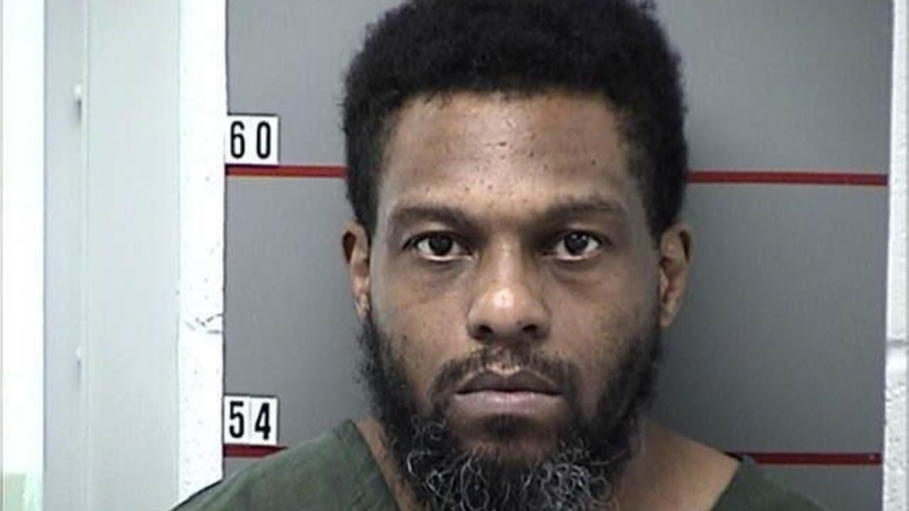Hewitt, Justin Charged with Federal Prisoner Held-In Transit/Court/Serveout