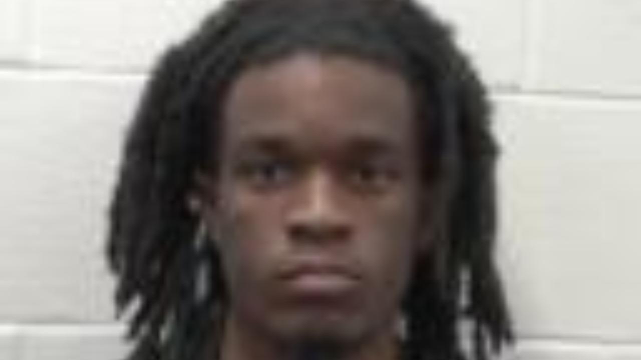 Smith, Izaiah Jaquese Charged with Assault - 8382 (D); Theft by Unauthorized Taking or Transfer - 8427 (C); Robbery - 4293 (a); Theft by Unauthorized Taking or Transfer - 8424 (B); Organized Retail Theft - 13038 (C); Criminal Mischief - 4959 (D)