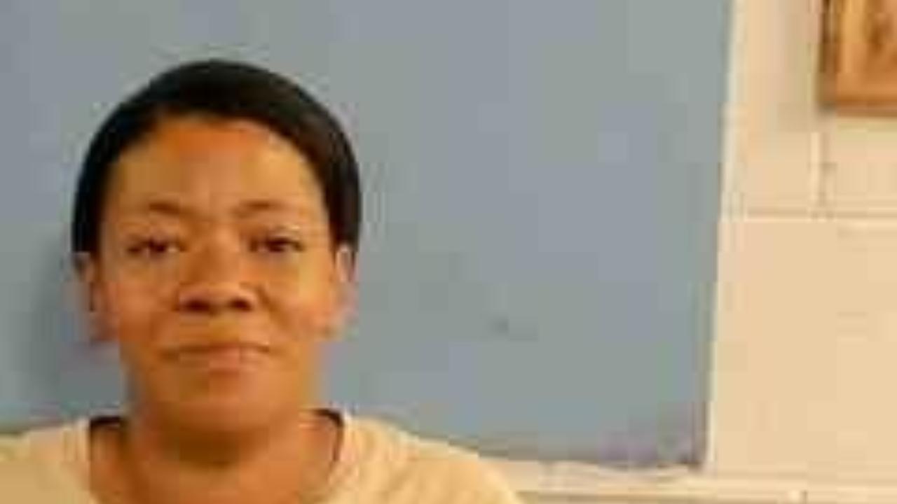 Dranisha Coulter Charged with Commercial Burglary; Theft of Property; Criminal Trespass
