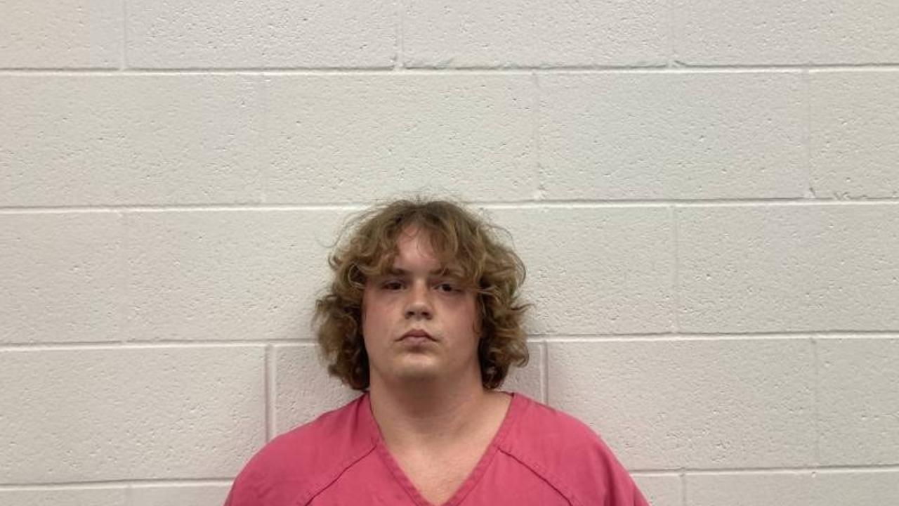 Levi Scott Hurst Charged with Public Intoxication-Controll Sub(Excludes Alcohol); Fleeing or Evading Police, 3RD Degree; Resisting Arrest