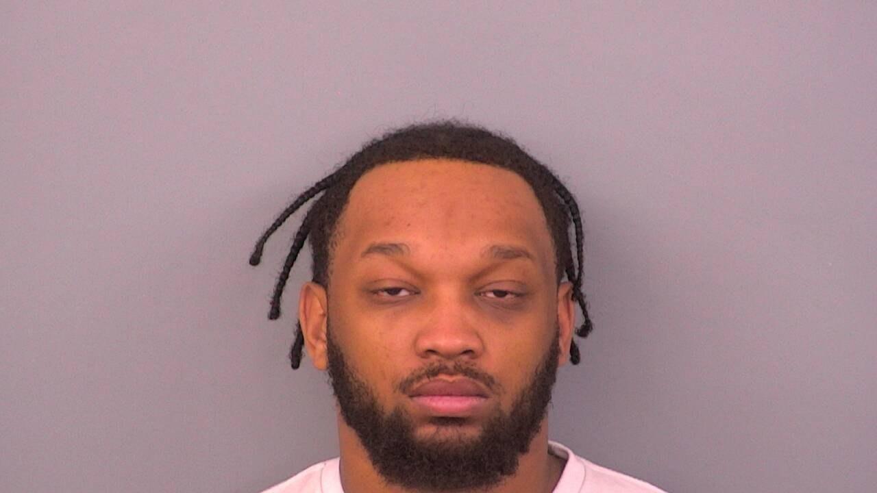 Jayleyon Cardarial Robinson Charged with 251731 - Resist Stop,Frisk,Halt Arrest,Srch(No Weap); 251732 - Disorderly Conduct; 251733 - Approaching Officers During Official Duties