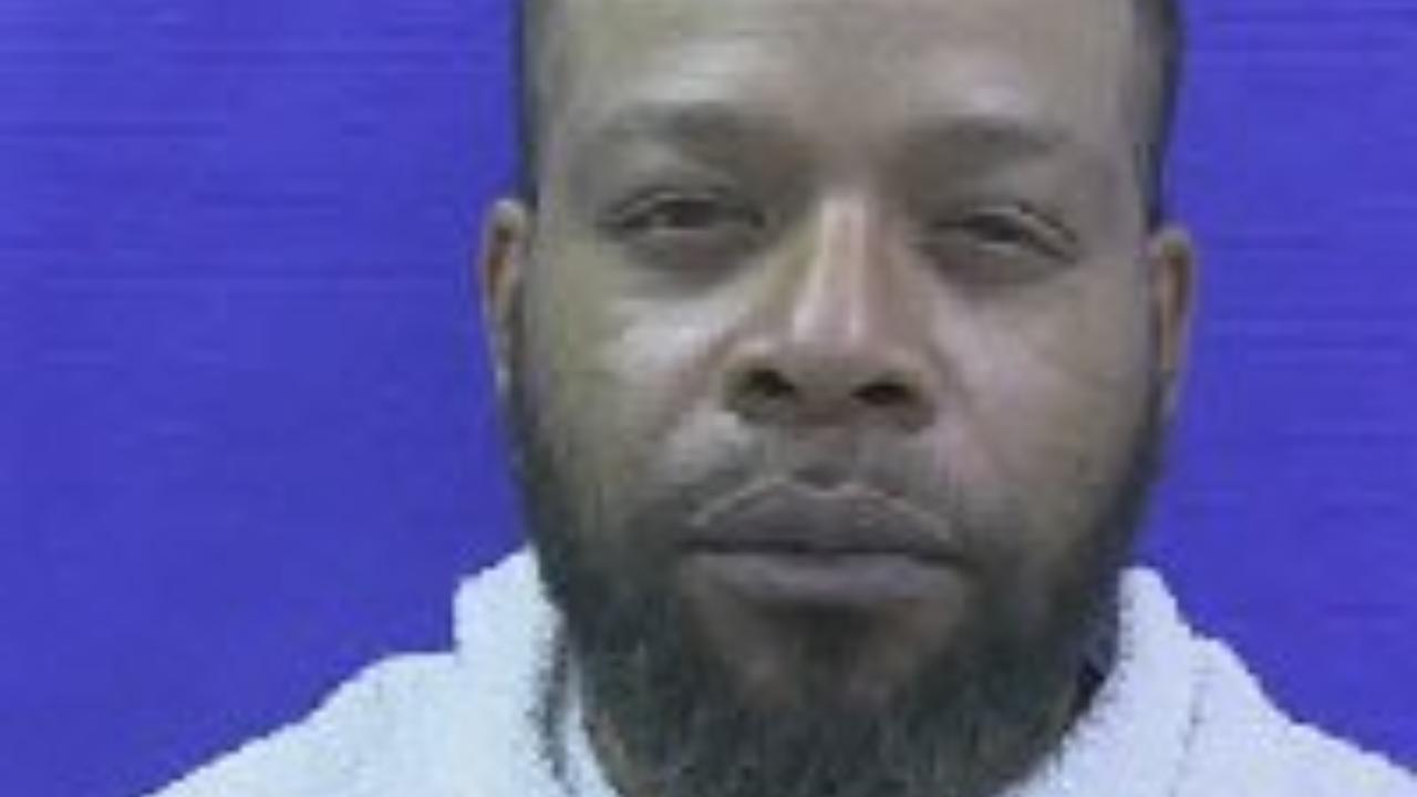 Shaton Dontrail Gordon Charged with Poss Marij < 2OZ